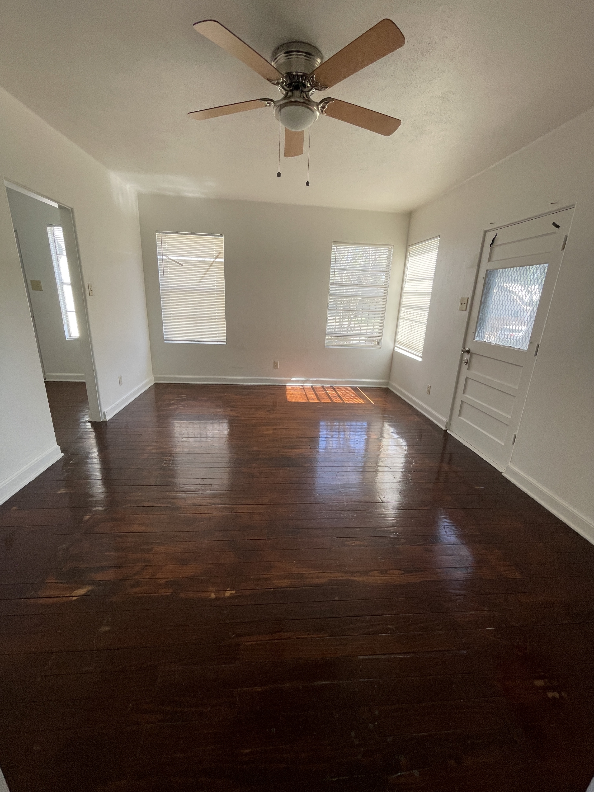 326 E Mistletoe Ave - 3